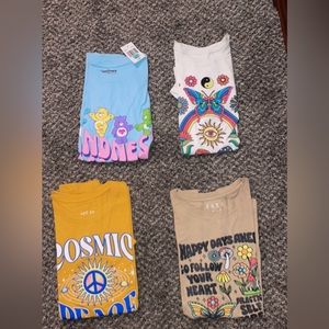 Aeropostale tshirt still has tags on them